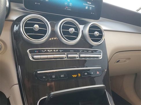 Used 2022 Mercedes-Benz GLC 300 image 23