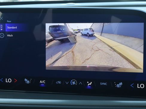 Used 2026 Chevrolet Traverse LT AWD/4WD image 13