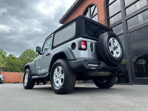Used 2018 Jeep Wrangler Sport AWD/4WD image 7