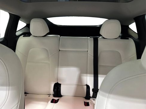 Used 2021 Tesla Model Y Long Range image 19