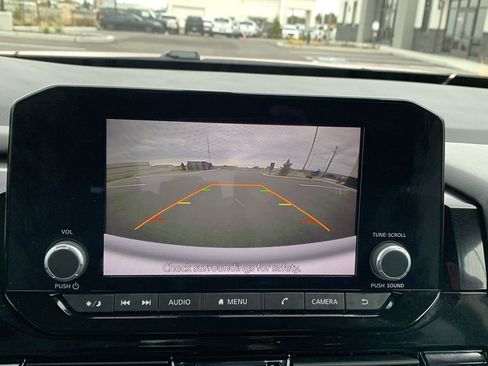 Used 2024 Nissan Pathfinder SV image 23