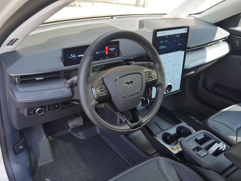 Certified 2025 Ford Mustang Mach-E Premium AWD/4WD image 4