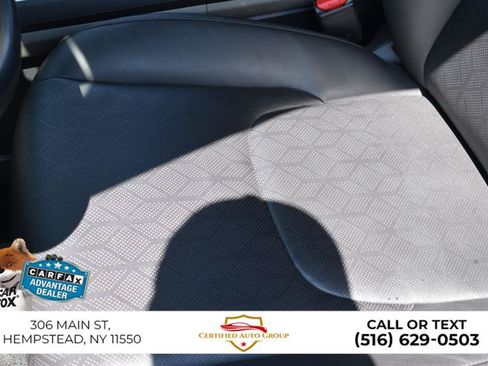 Used 2025 Kia Carnival FWD image 11