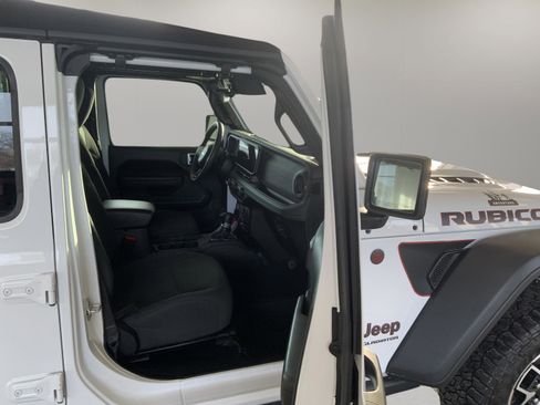 Used 2024 Jeep Gladiator Rubicon w/ Technology Group image 16