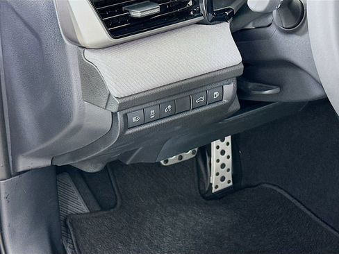 Used 2025 Toyota Camry SE image 10