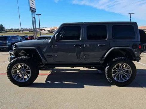 Used 2021 Jeep Wrangler Unlimited Sahara image 5
