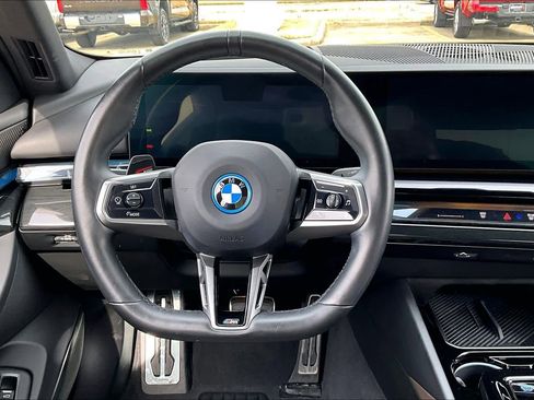 Used 2024 BMW i5 eDrive40i w/ M Sport Package image 5