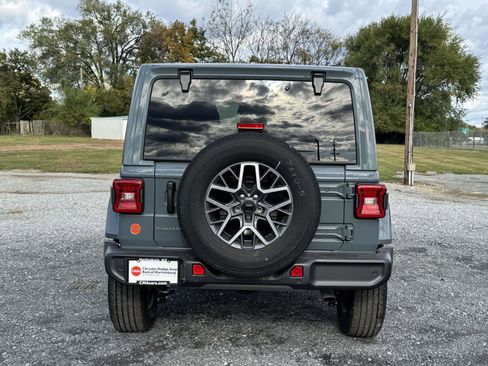 New 2026 Jeep Wrangler Unlimited Sahara AWD/4WD image 22