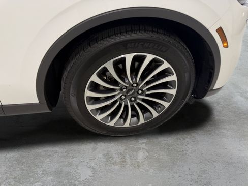 Used 2021 Lincoln Aviator Reserve w/ Class IV Trailer Tow Package RWD image 20