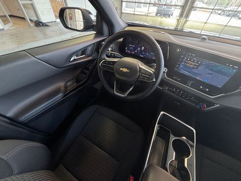 Used 2025 Chevrolet Equinox LT image 38