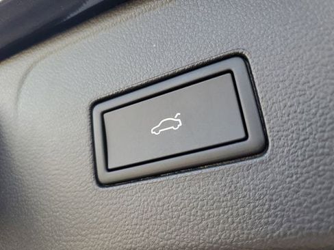 New 2026 Volkswagen Atlas SE image 8