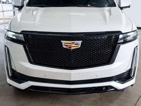 Used 2024 Cadillac Escalade ESV Sport Platinum w/ Heavy-Duty Trailer Package image 15