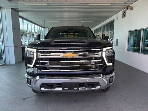 Used 2024 Chevrolet Silverado 2500 LTZ w/ LTZ Premium Package image 2
