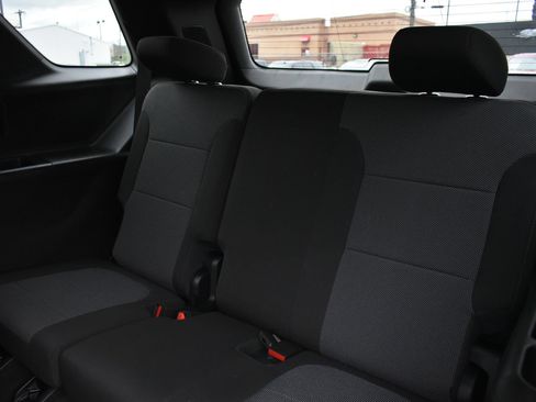Used 2023 Chevrolet Traverse LT FWD image 17