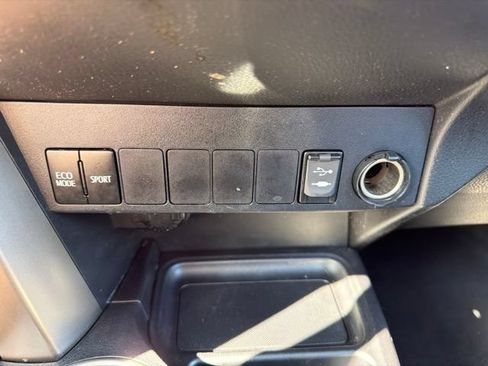 Used 2015 Toyota RAV4 LE FWD image 15