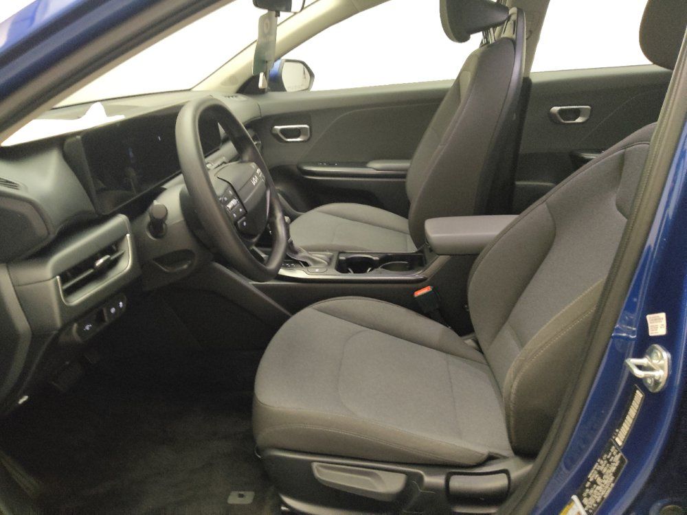 Used 2025 Kia K4 FWD image 17