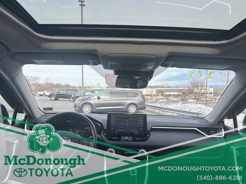 Used 2020 Toyota RAV4 XLE Premium image 3