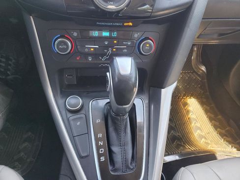 Used 2017 Ford Focus Titanium FWD image 21