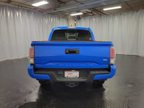 Used 2020 Toyota Tacoma TRD Sport AWD/4WD image 7