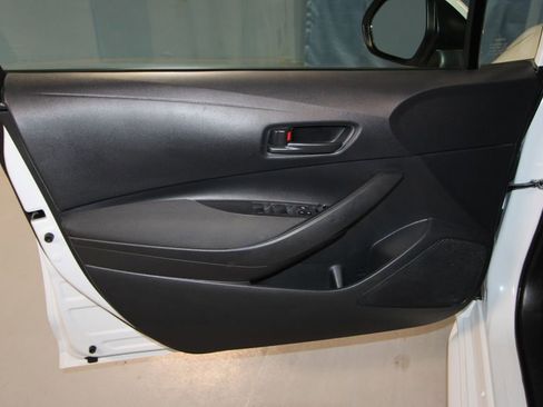 Used 2023 Toyota Corolla LE image 5