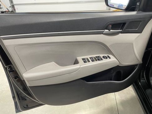 Used 2017 Hyundai Elantra SE FWD image 12