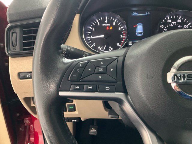 Used 2017 Nissan Rogue SL w/ SL Premium Package FWD image 12
