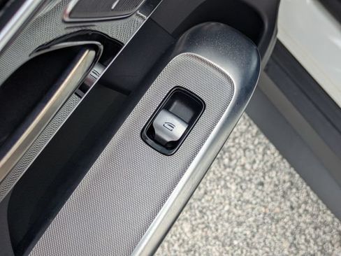 Used 2023 Mercedes-Benz GLC 300 image 30