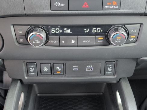 Used 2024 Nissan Frontier SV w/ SV Convenience Package RWD image 21
