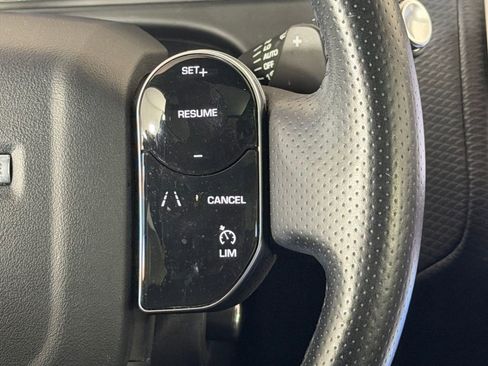 Used 2020 Land Rover Range Rover Velar S image 18