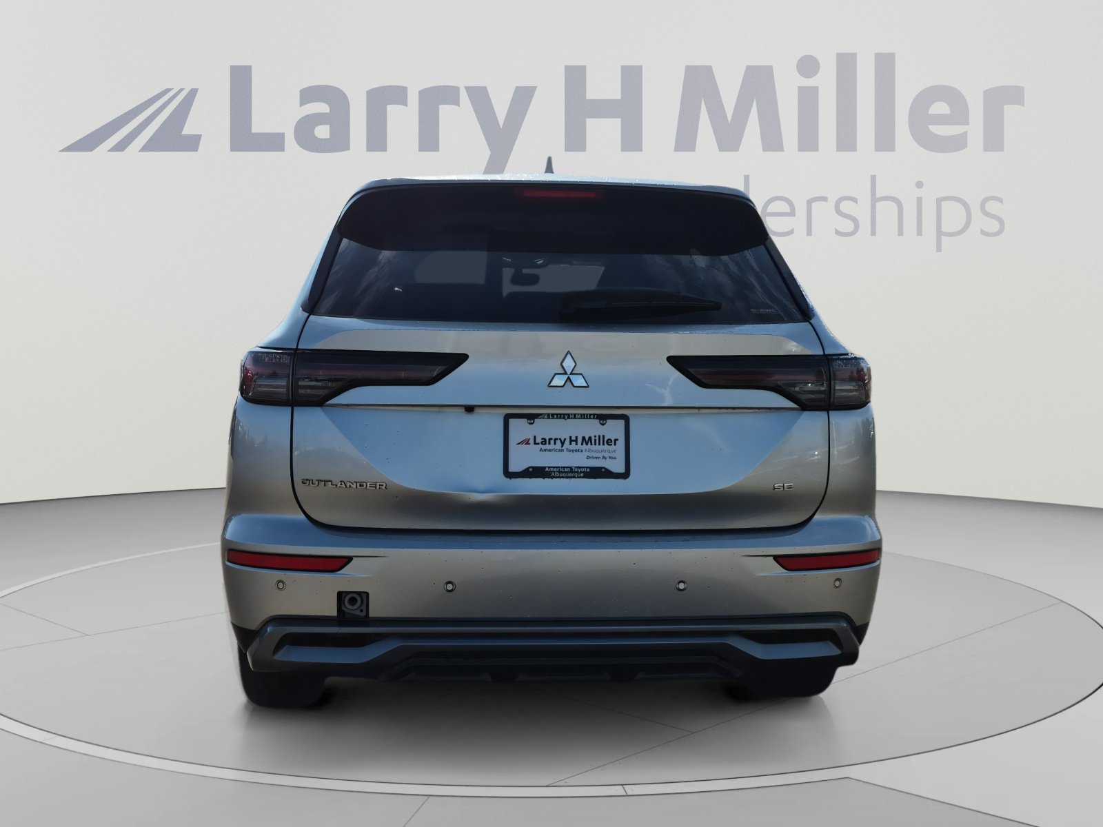 Used 2025 Mitsubishi Outlander SE AWD/4WD image 4