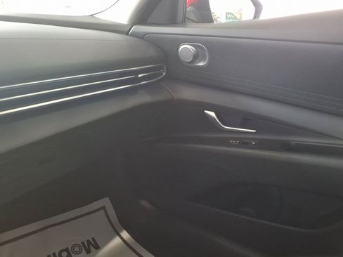 Used 2025 Hyundai Elantra Hybrid FWD image 26