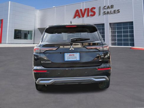 Used 2025 Mitsubishi Outlander SE image 7