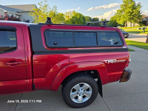 Used 2015 Toyota Tacoma 4x4 Double Cab w/ TRD Sport Package image 5