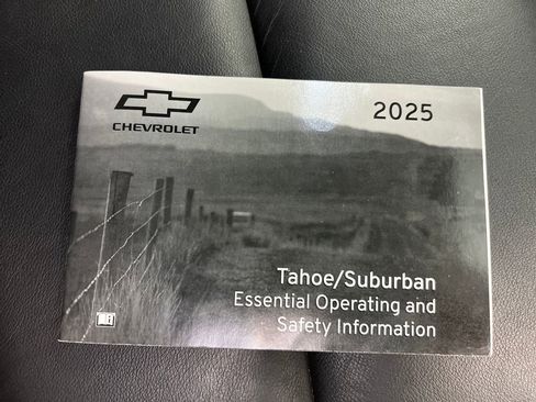 Used 2025 Chevrolet Suburban Z71 image 28