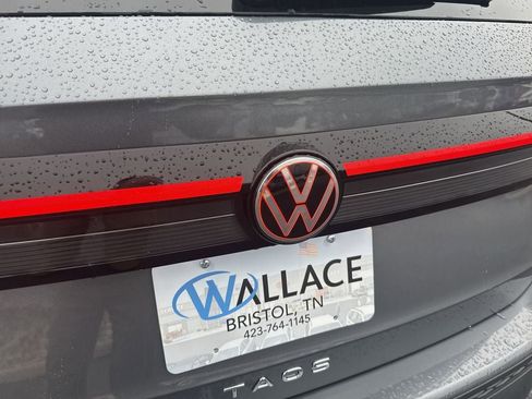 New 2026 Volkswagen Taos SE FWD image 6