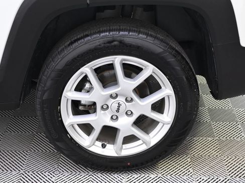 Used 2023 Jeep Renegade Latitude AWD/4WD image 20