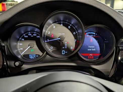 Used 2025 Porsche Macan image 28