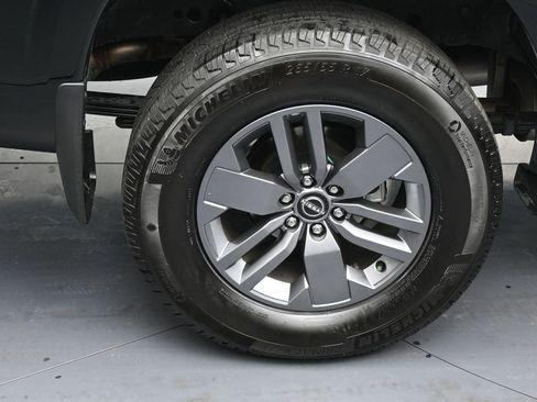 Used 2025 Nissan Frontier SV image 5