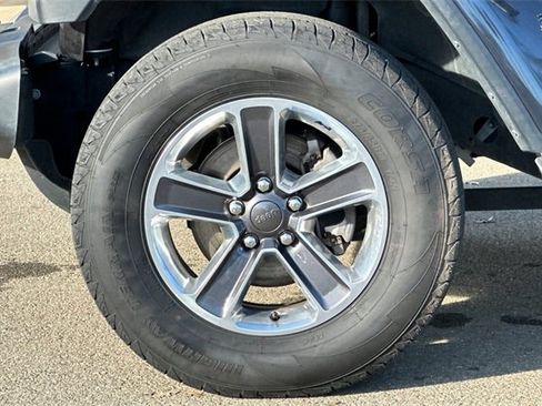 Used 2019 Jeep Wrangler Unlimited Sahara image 30