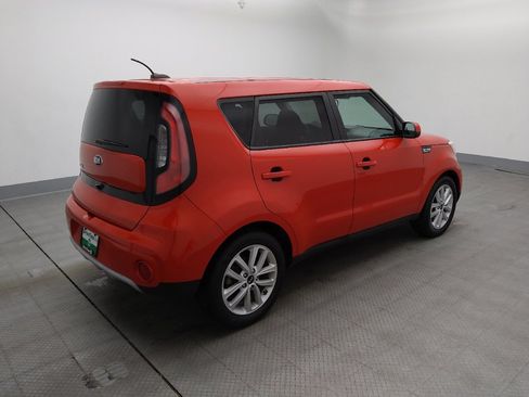 Used 2019 Kia Soul + image 10