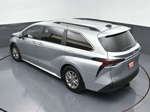 Used 2025 Toyota Sienna XLE FWD image 42