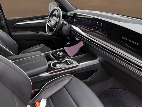 Certified 2025 Cadillac Escalade ESV Premium Luxury image 64
