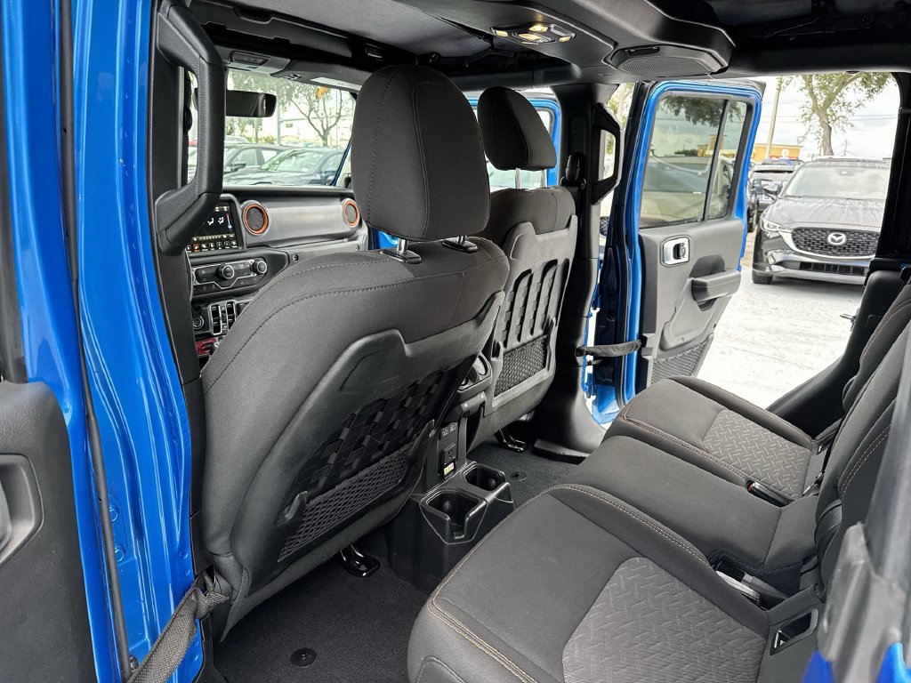 Used 2023 Jeep Gladiator Mojave AWD/4WD image 34