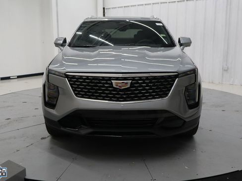 Used 2025 Cadillac XT4 Premium Luxury image 11