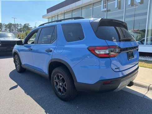 Used 2023 Honda Pilot TrailSport image 3