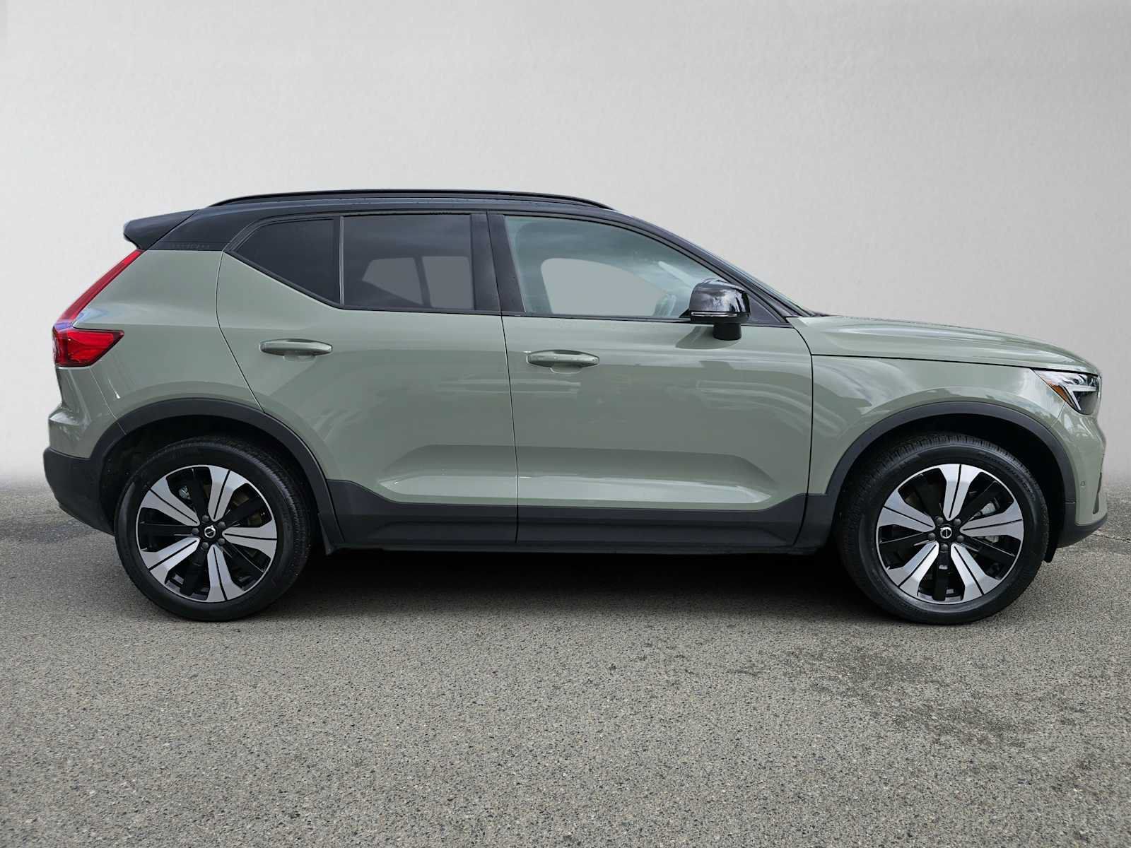 Used 2023 Volvo XC40 Recharge Plus w/ Protection Package Premier AWD/4WD image 3