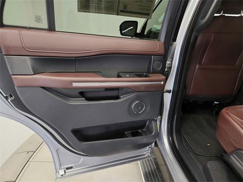 Used 2024 Ford Expedition Limited image 36