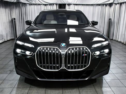 Used 2024 BMW i7 M70 w/ Executive Package AWD/4WD image 2