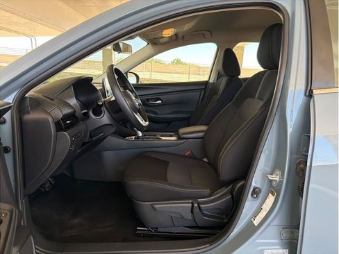 Used 2025 Nissan Sentra SV FWD image 10