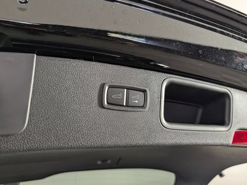 New 2026 Porsche Macan AWD/4WD image 18